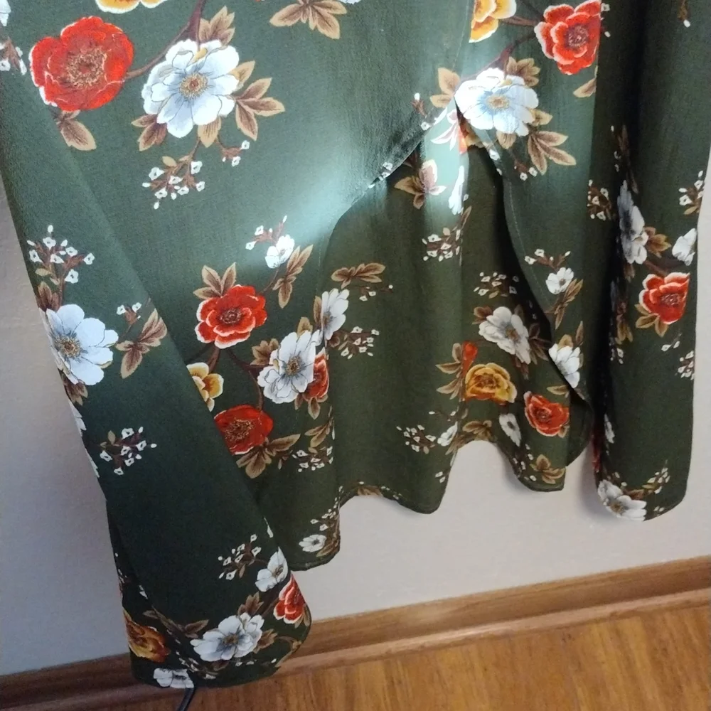 SIMPLEE FLORAL DRESS - Picture 5 of 11